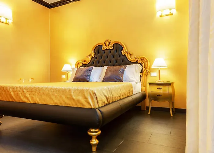 Spanish Steps Boutique Gold